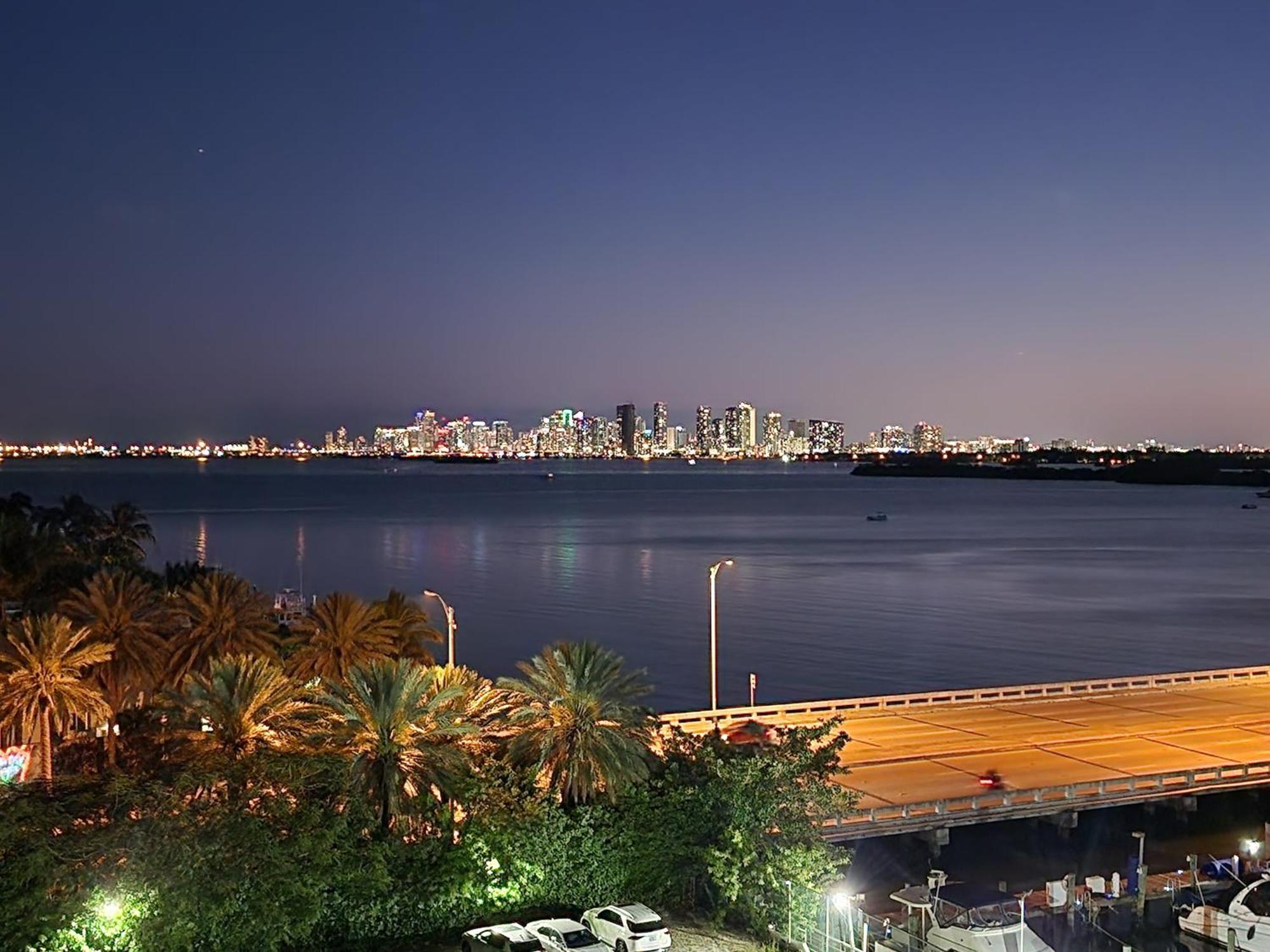 Bayfront Apartment Breathtaking Views- One Bedroom W Balcony- Living Room -Free Parking Miami Beach Exterior foto
