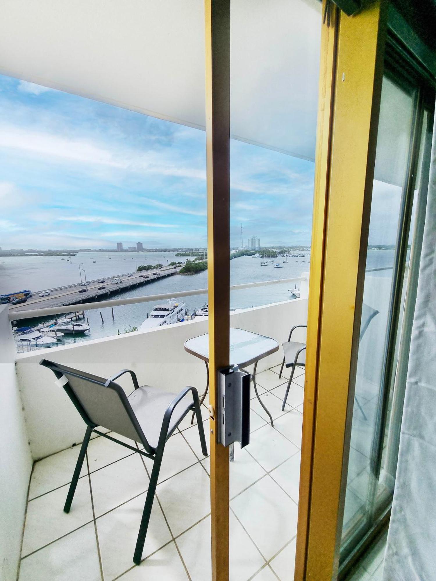 Bayfront Apartment Breathtaking Views- One Bedroom W Balcony- Living Room -Free Parking Miami Beach Exterior foto
